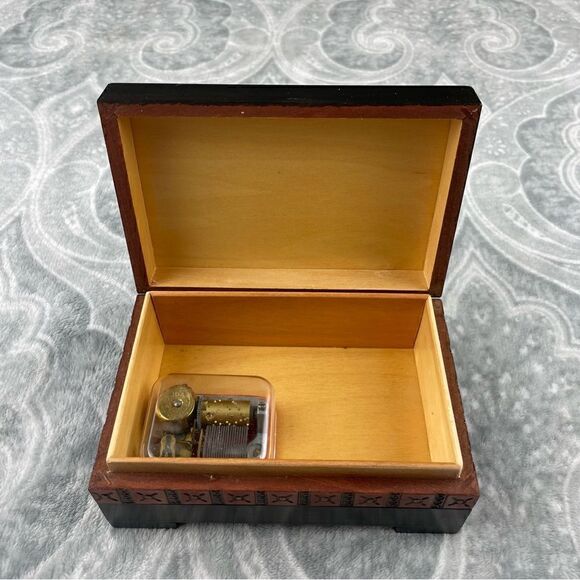 Vintage Reuge Music Box  - Picture 7 of 7